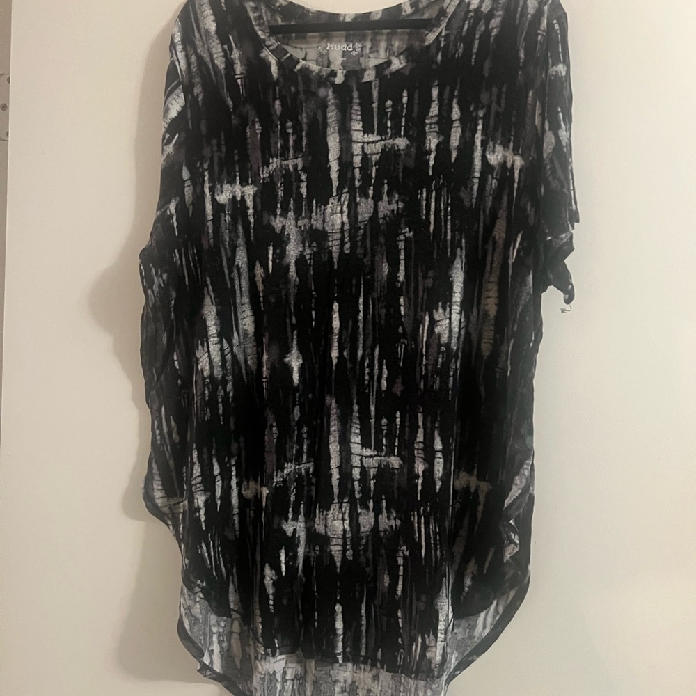 Mudd Black and White Tie-Dye tunic Top